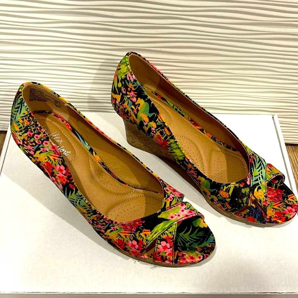 Dexflex Comfort hedge heels shoes